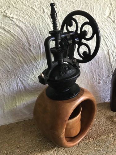 Kaffeemühle aus Baum Hasel